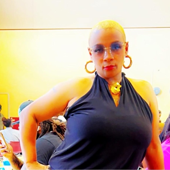 Meet your Posher, Danette - Picture 2 of 2